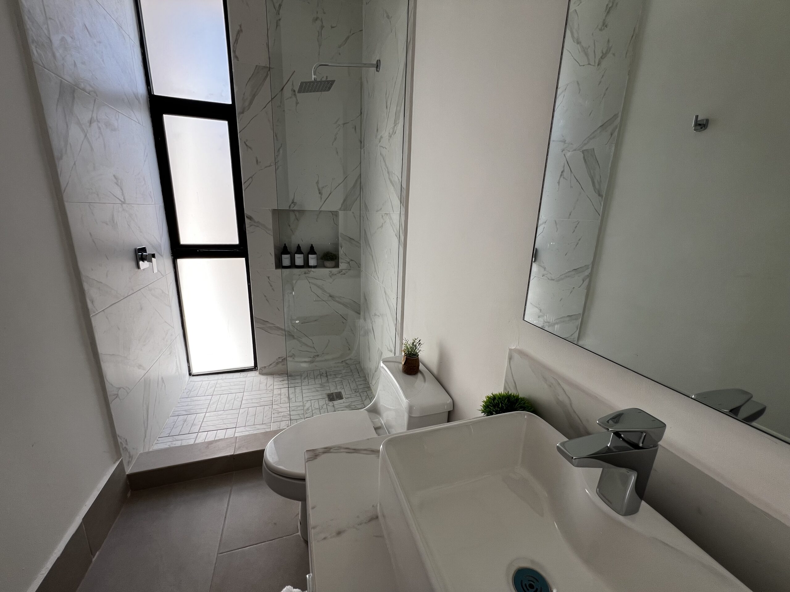 Baño depa b garden